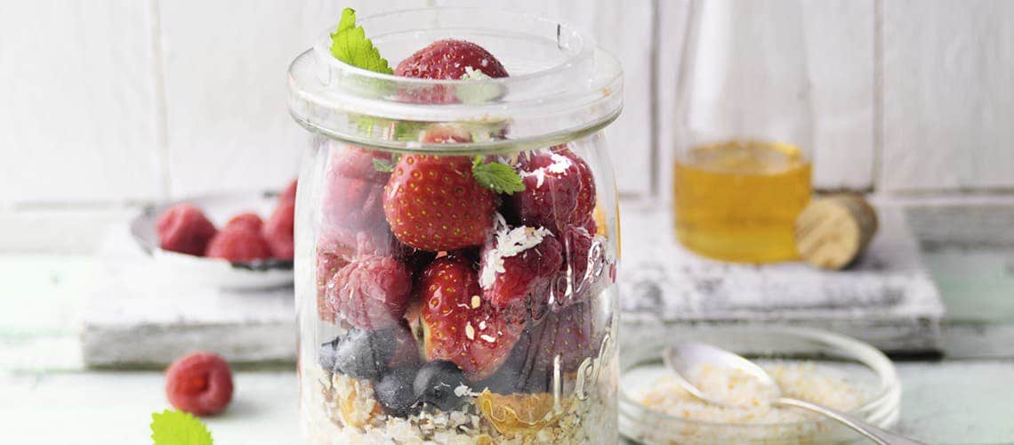 Rezept für eine entzündungshemmende Ernährung bei Schuppenflechte (Psoriasis): Buchweizen-Beeren-Porridge Buchweizen-Beeren-Porridge