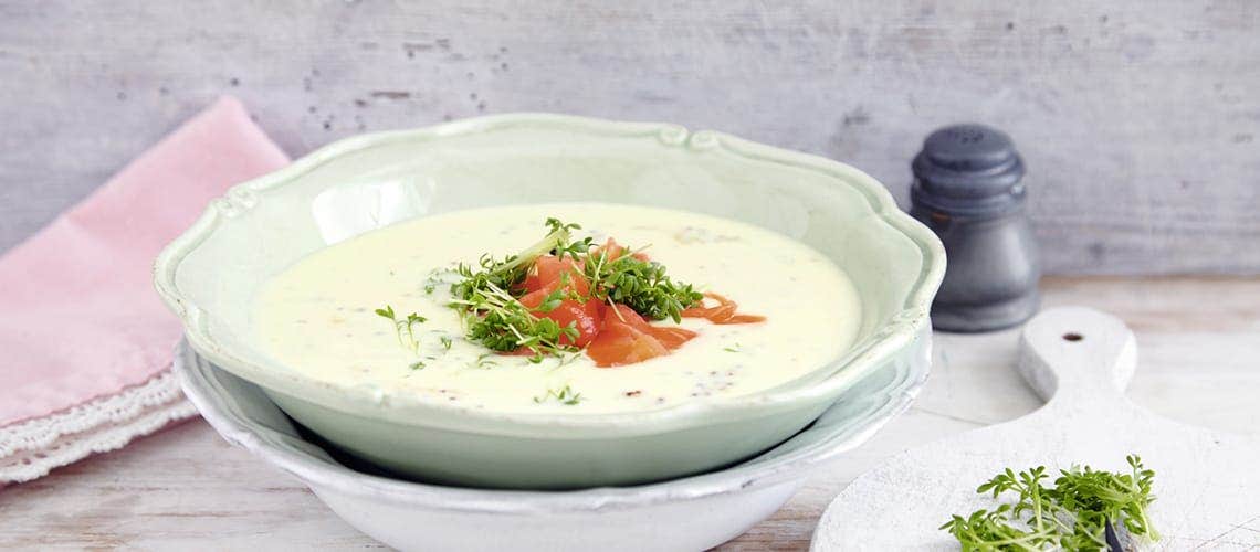 Gesunde Ernährung und Rezepte bei Schuppenflechte (Psoriasis) - Kartoffelcremesuppe mit Räucherlachs Kartoffelcremesuppe mit Räucherlachs