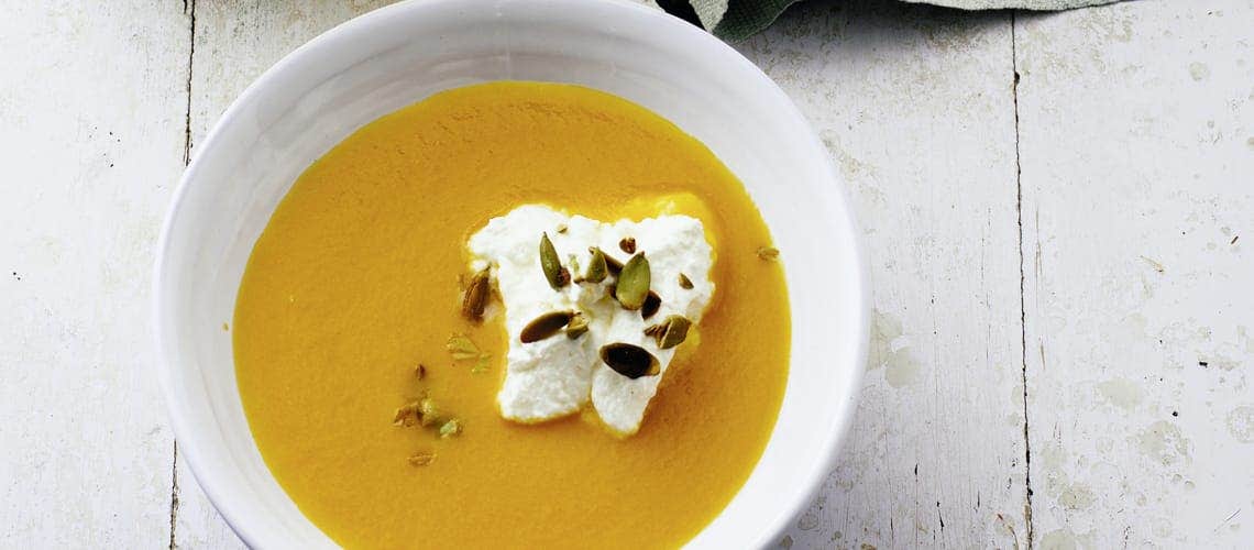 Gesunde Ernährung und Rezepte für ein vitales Leben - Möhrensuppe mit Zitronensahne Möhrensuppe mit Zitronensahne