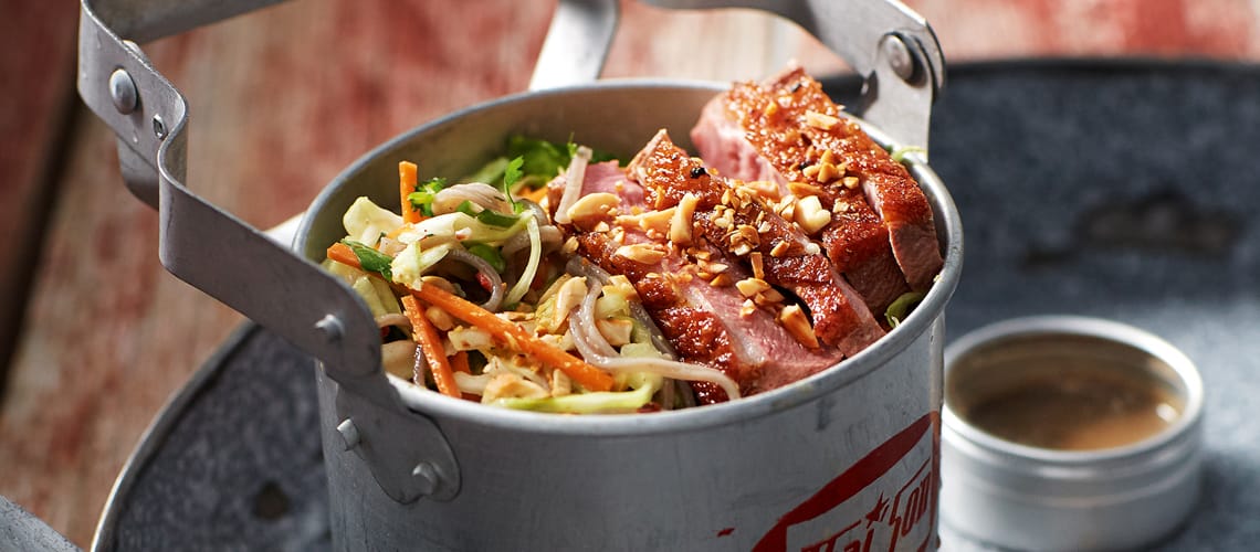Rezept bei Schuppenflechte: Sobanudel-Spitzkohl-Salat