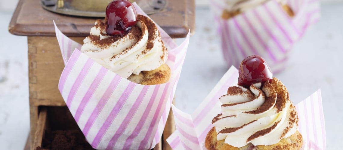 Gesunde Ernährung bei Schuppenflechte - Rezept: Tiramisu-Kirsch-Cupcakes Tiramisu-Kirsch-Cupcakes