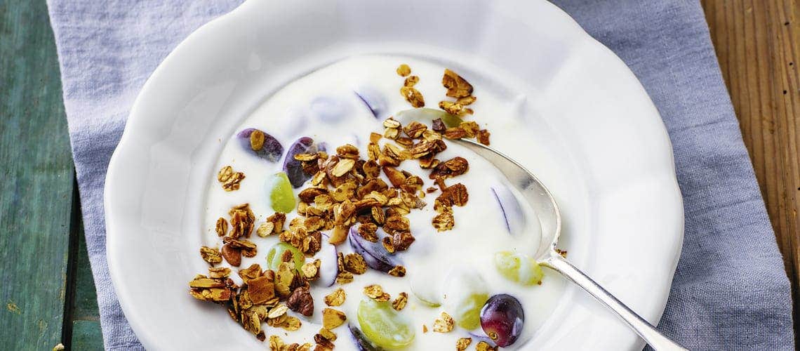 Rezept für eine gesunde und ausgewogene Ernährung bei Schuppenflechte: Knuspermüsli mit Dickmilch Knuspermüsli mit Dickmilch