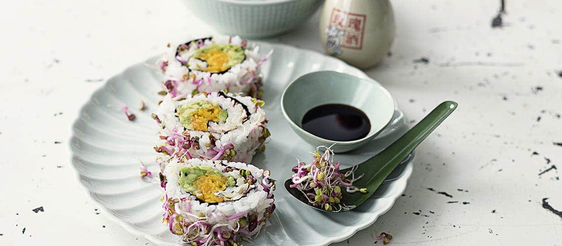 Entzündungshemmendes Rezept bei Schuppenflechte: Sprossen-Ura-Maki Sprossen-Ura-Maki