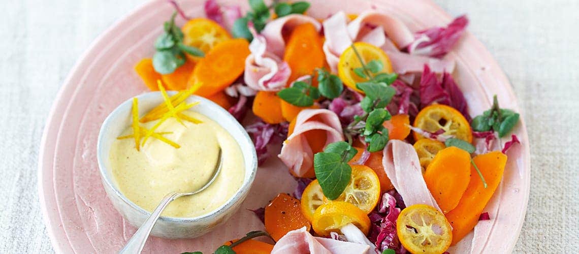 Entzündungshemmendes Rezept bei Schuppenflechte: Radicchio mit Kumquat-Möhren und Safran-Frischkäse-Dip Radicchio mit Kumquat-Möhren und Safran-Frischkäse-Dip