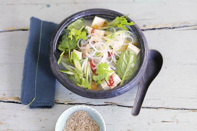Rezepte bei Psoriasis & Psoriasis Arthritis: Miso-Nudelsuppe mit Gemüse Miso-Nudelsuppe mit Gemüse