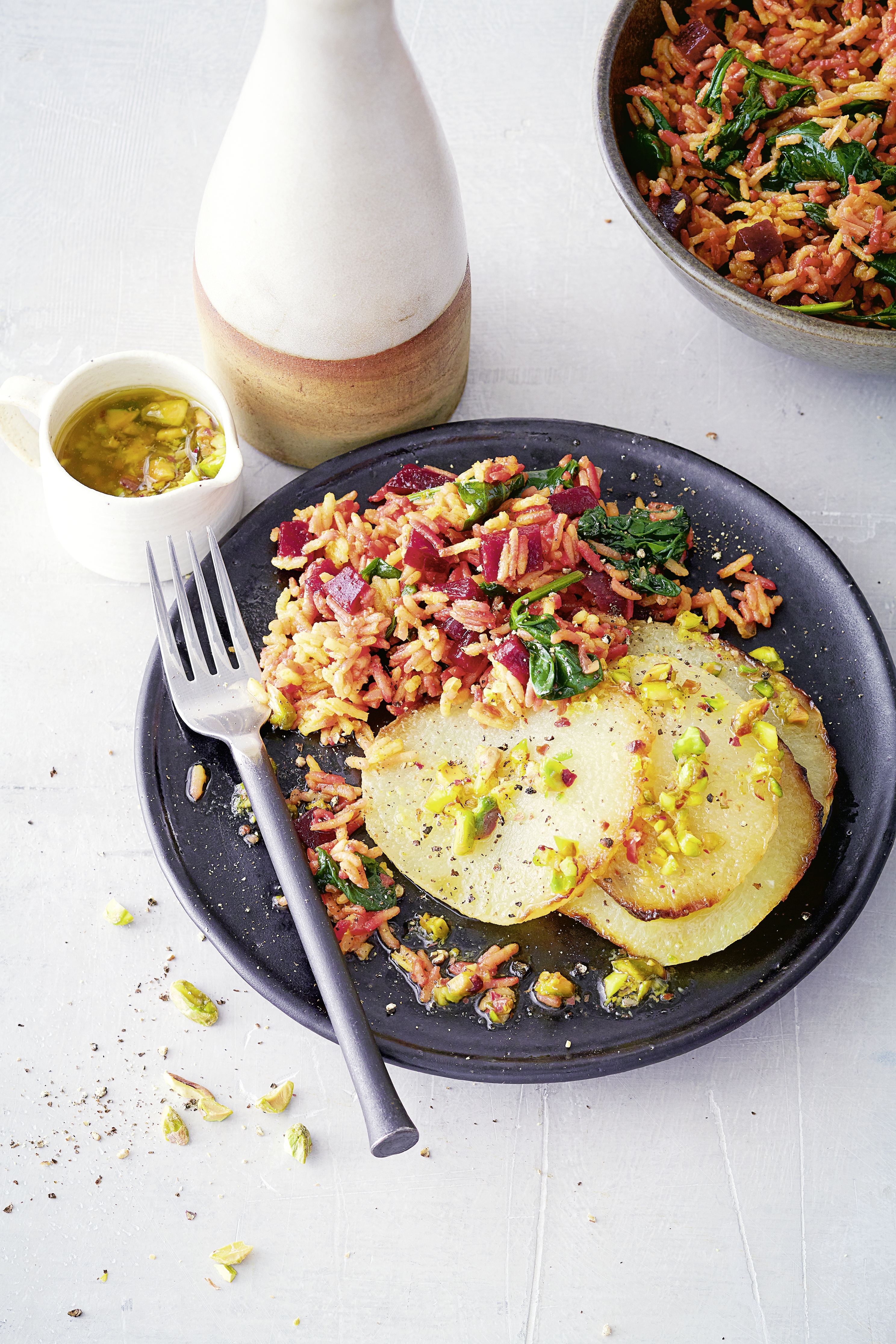 Rote-Bete-Gewürzreis mit Ofenkohlrabi