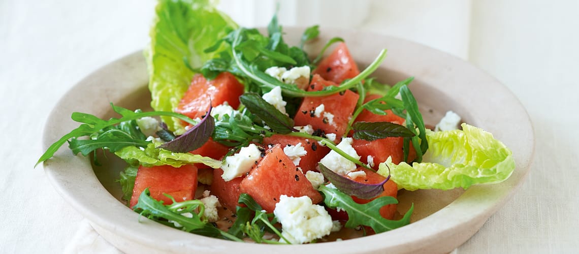 Rezept bei Schuppenflechte: Sommersalat mit Feta und Melone