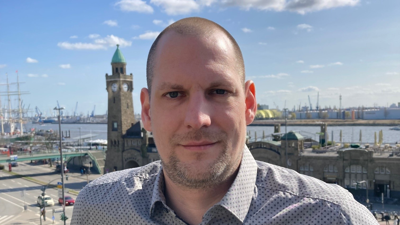 Herr Marius Grosser ist seit November 2018 Geschäftsführer der Patientenorganisation Deutscher Psoriasis Bund e.V. (DPB).