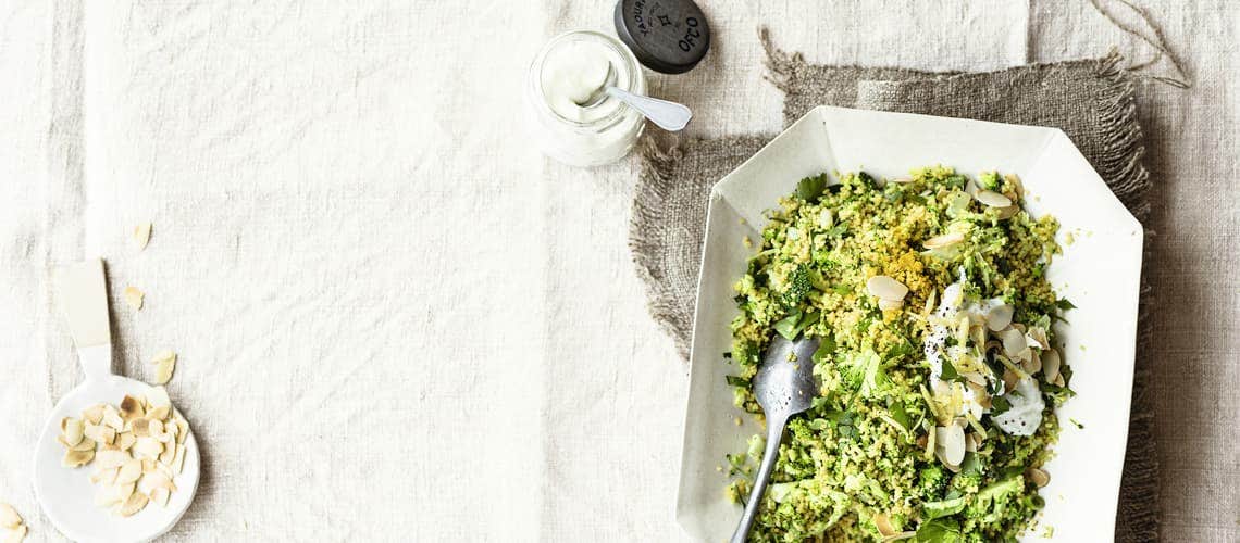 Rezept für eine entzündungshemmende Ernährung bei Schuppenflechte (Psoriasis): Brokkoli-Couscous mit Zitronenjoghurt Brokkoli-Couscous mit Zitronenjoghurt