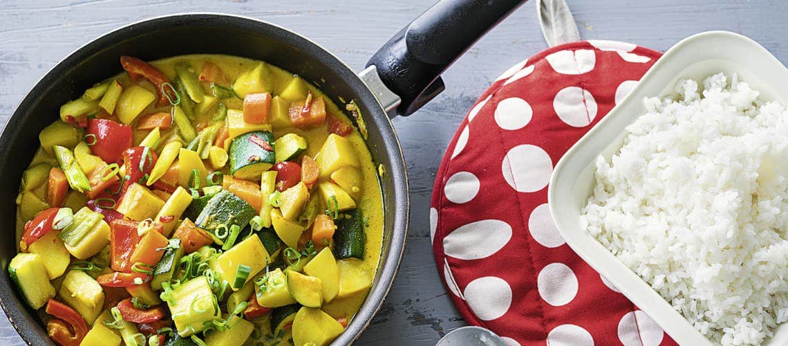 Rezept für eine gesunde und ausgewogene Ernährung bei Schuppenflechte: Currykartoffeln mit Kichererbsen Gemüsecurry mit Jasminreis