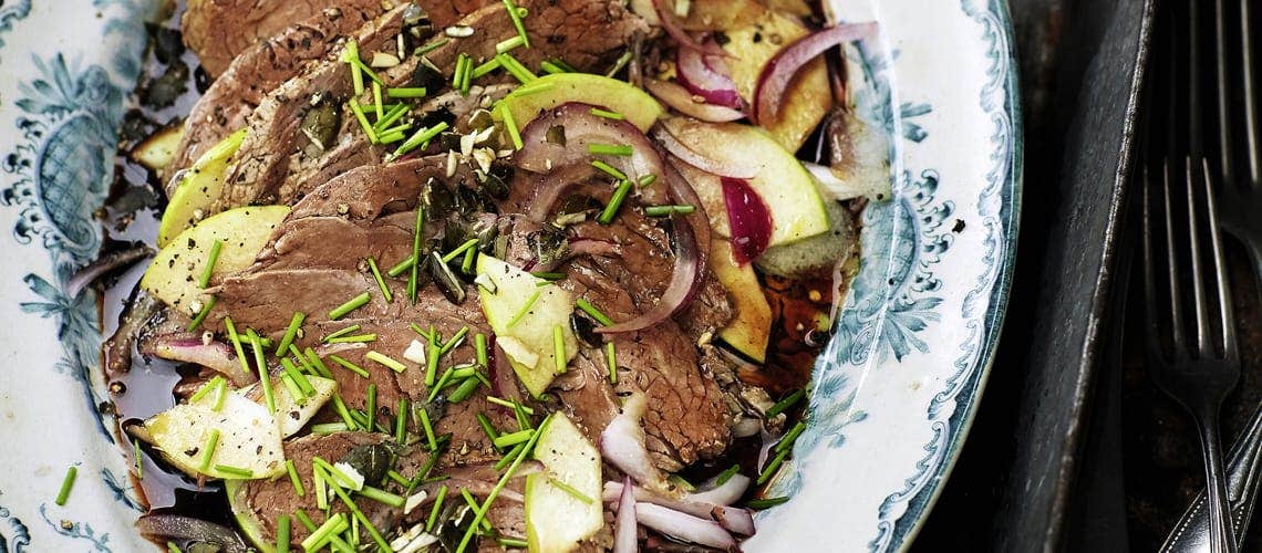 Gesunde Ernährung bei Schuppenflechte - Rezept: Tafelspitzsalat mit Apfel und Kürbiskernöl-Vinaigrette Tafelspitzsalat mit Apfel und Kürbiskernöl-Vinaigrette