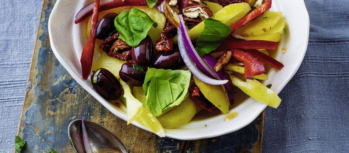 Rezept für eine gesunde und ausgewogene Ernährung bei Schuppenflechte: Griechischer Kartoffelsalat Griechischer Kartoffelsalat