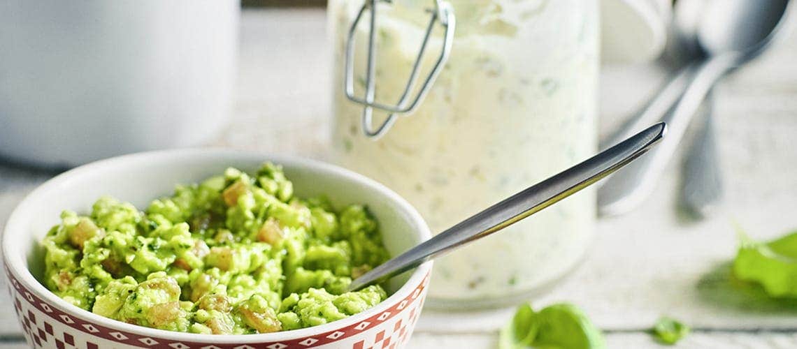 Rezept für eine gesunde und ausgewogene Ernährung bei Schuppenflechte: Guacamole mit Koriander Guacamole mit Koriander