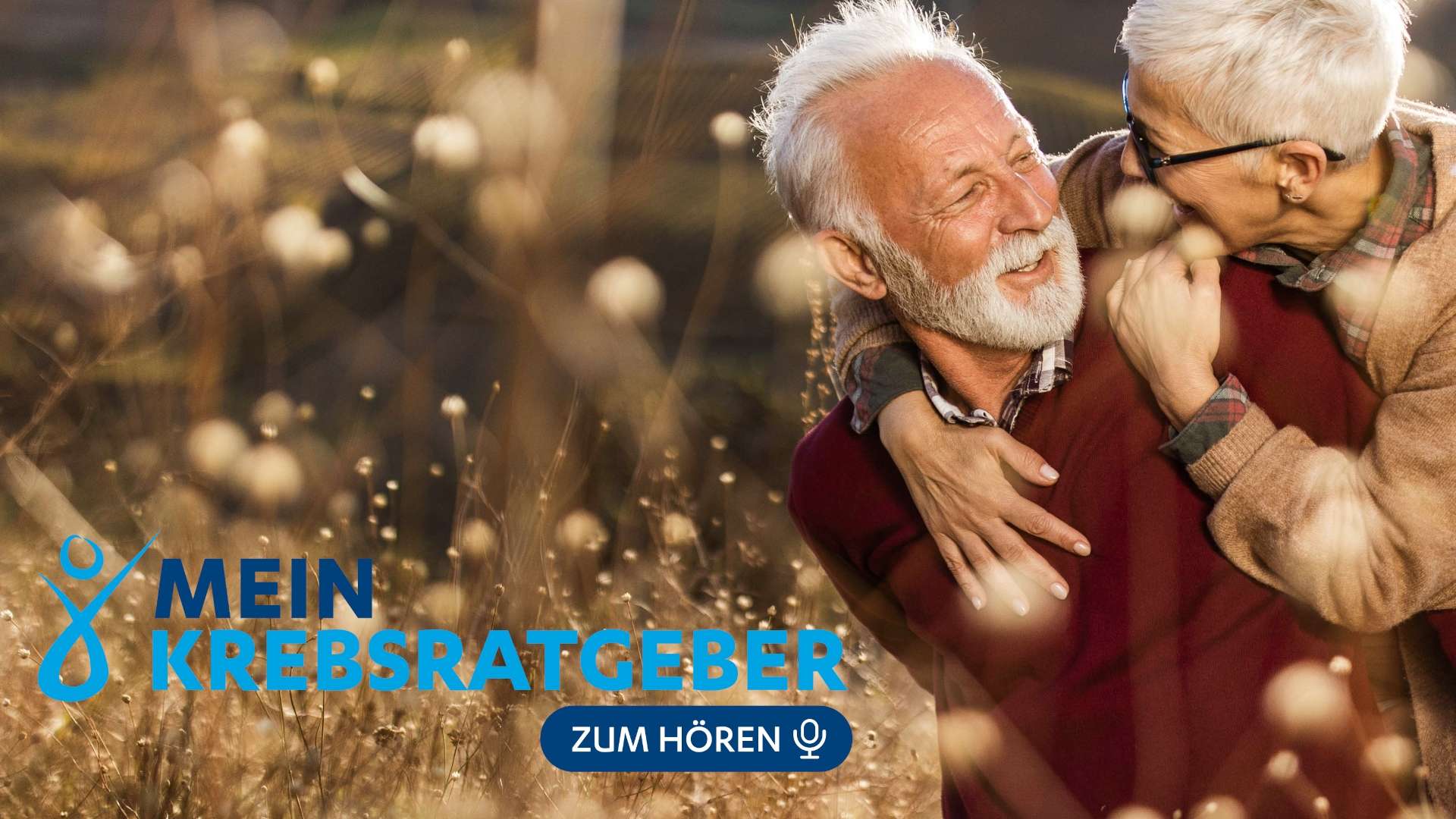Älteres Paar umarmt sich, Mein Krebsratgeber Podcast Logo