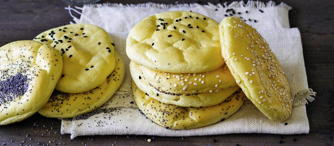 Entzündungshemmendes Rezept bei Schuppenflechte: Sesam-Mohn-Schwarzkümmel-Fladen Sesam-Mohn-Schwarzkümmel-Fladen