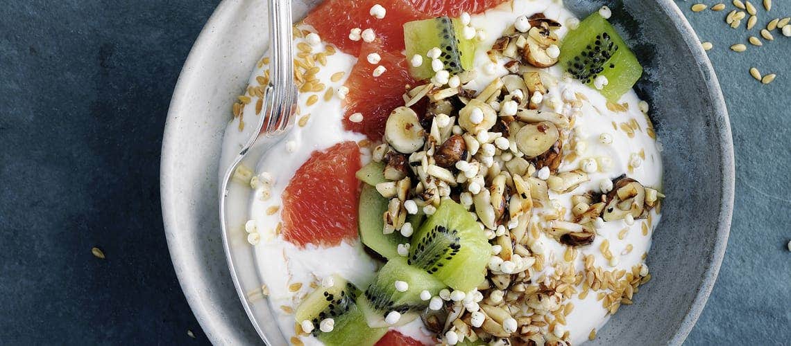 Gesunde Ernährung und Rezepte bei Schuppenflechte (Psoriasis) - Müsliquark mit Kiwi Müsliquark mit Kiwi