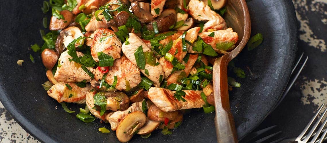 Rezept für ein vitales Leben trotz Schuppenflechte: Pilzsalat mit Putenbruststreifen Pilzsalat mit Putenbruststreifen