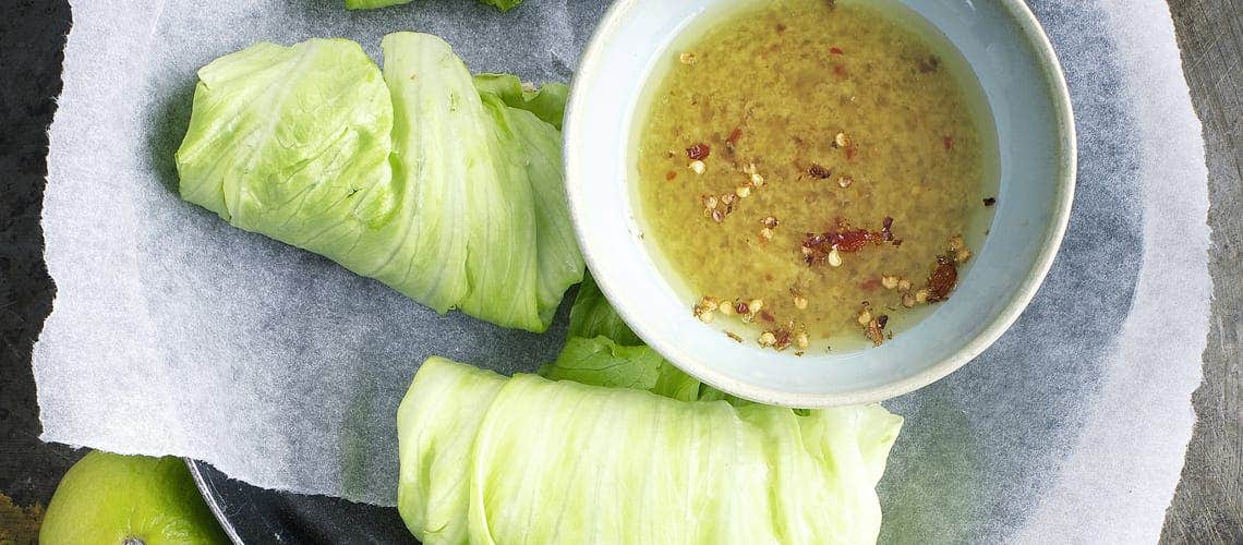 Gesunde Ernährung bei Schuppenflechte - Rezept: Salatrollen mit Dip Salatrollen mit Dip