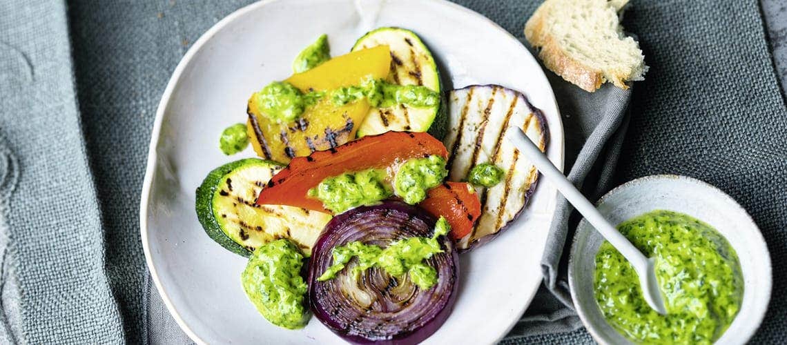 Rezept für eine gesunde und ausgewogene Ernährung bei Schuppenflechte: Grillgemüse mit Mojo verde Grillgemüse mit Mojo verde