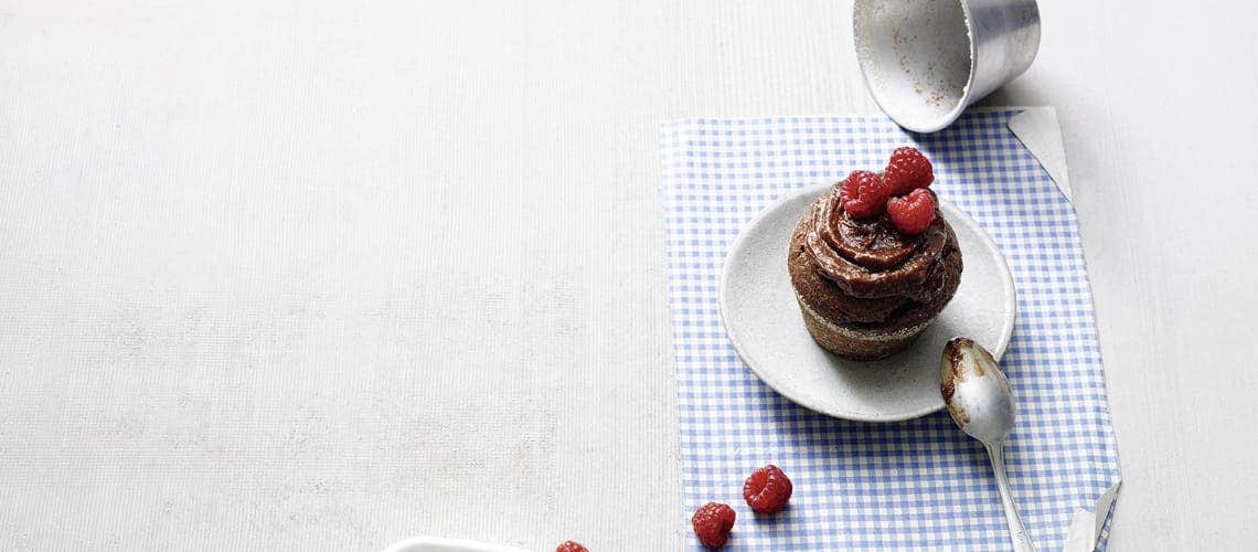 Entzündungshemmendes Rezept bei Schuppenflechte: Schokoküchlein mit Himbeeren Schokoküchlein mit Himbeeren