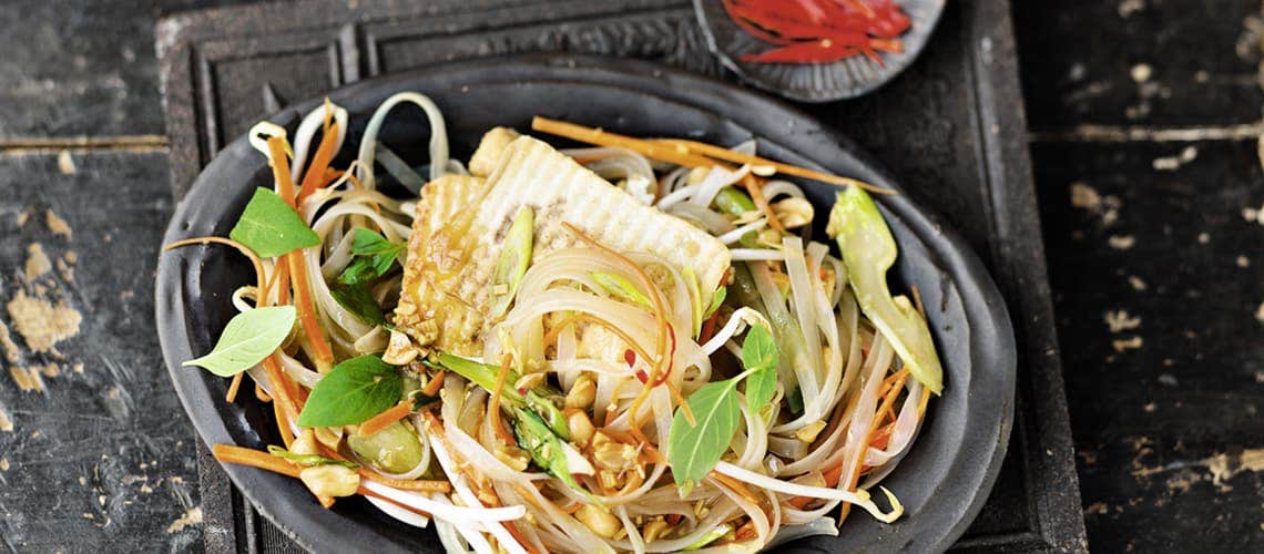 Gesunde Ernährung bei Schuppenflechte - Rezept: Würziger Tofu mit Glasnudelsalat Würziger Tofu mit Glasnudelsalat