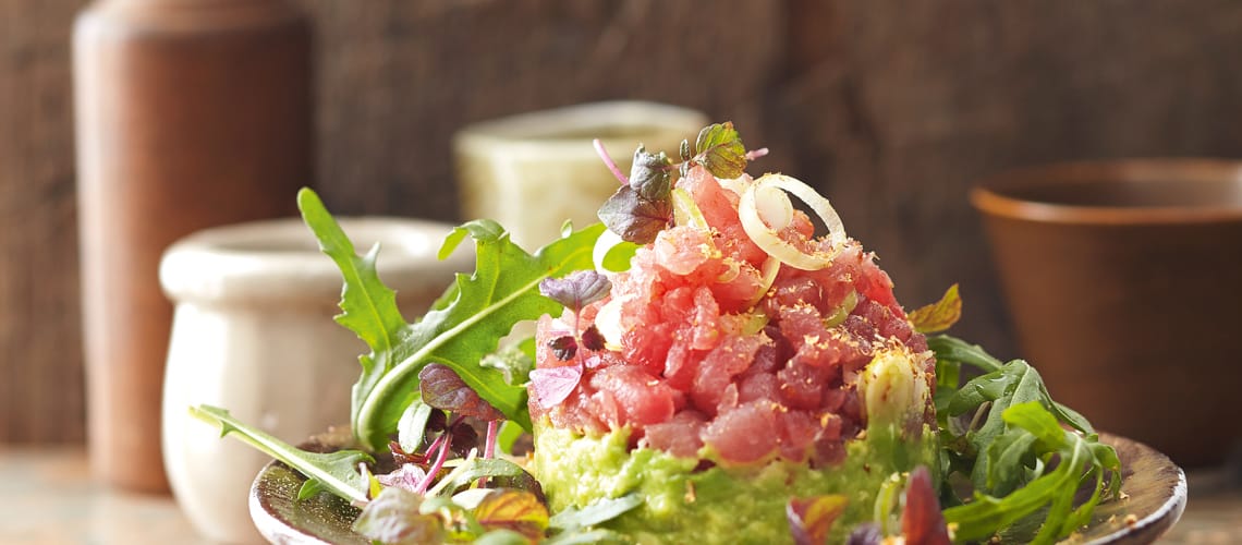 Rezept bei Schuppenflechte: Thunfischtatar mit Avocado und Shiitake
