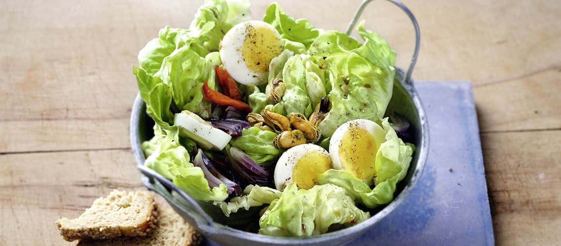 Rezept für eine gesunde und ausgewogene Ernährung bei Schuppenflechte: Eiersalat mit Muscheln Eiersalat mit Muscheln