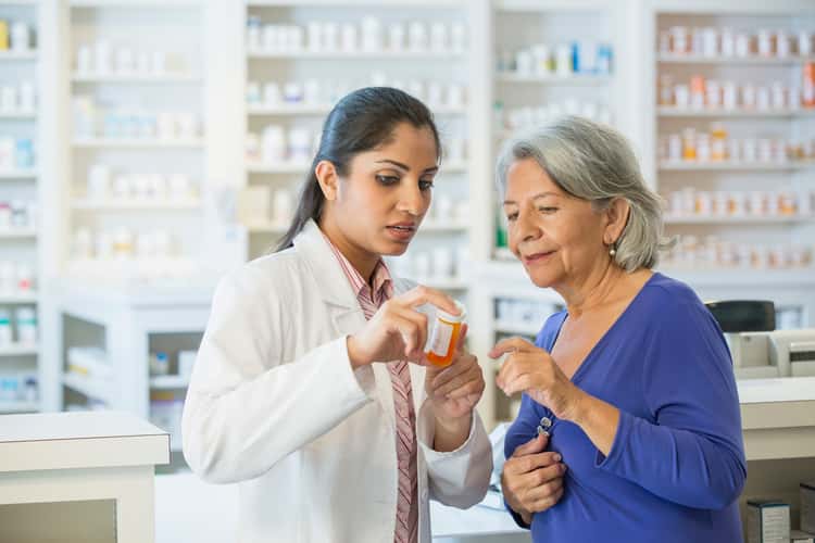 JJ_Photo_Pharmacist speaking to customer_GettyImages_463247327_1Star JJ_Photo_Pharmacist speaking to customer_GettyImages_463247327_1Star