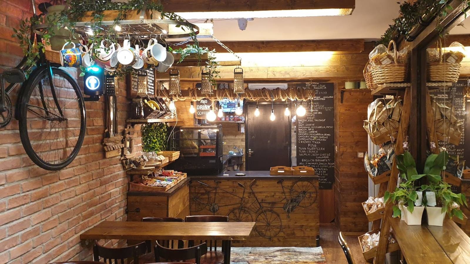 Credit Munch Cafe