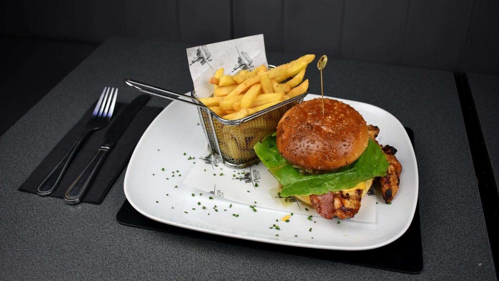 Manhattan Bar & Grill