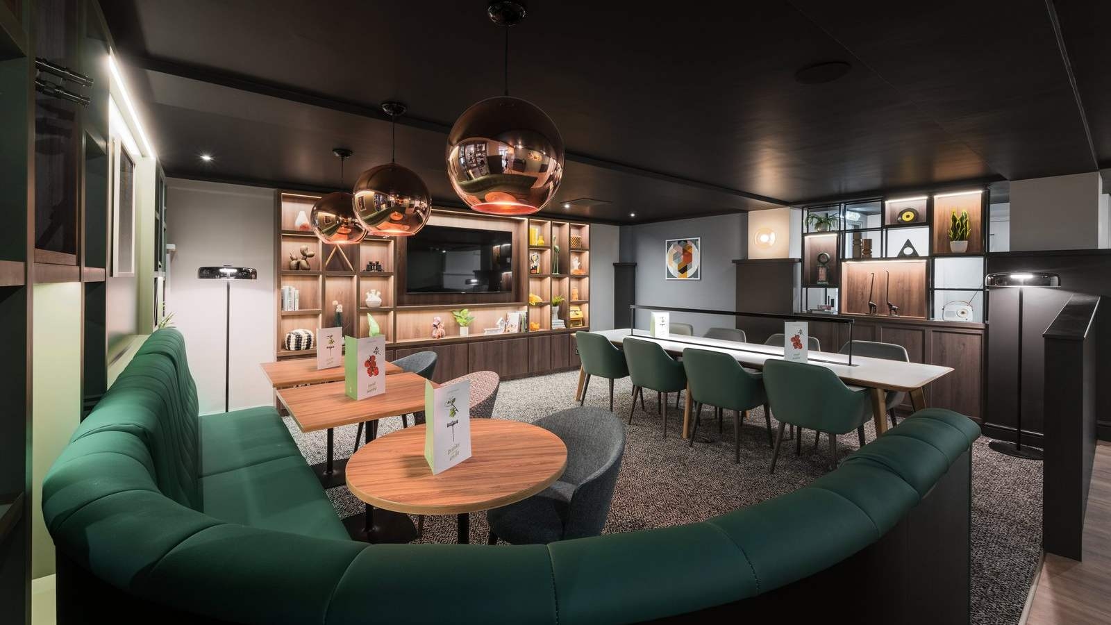 Lounge Bar At Holiday Inn Bromsgrove Kew Green