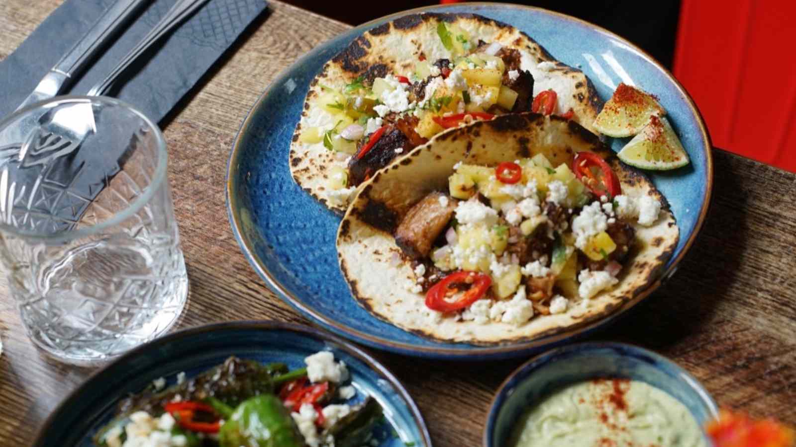 Common Bar & Kitchen