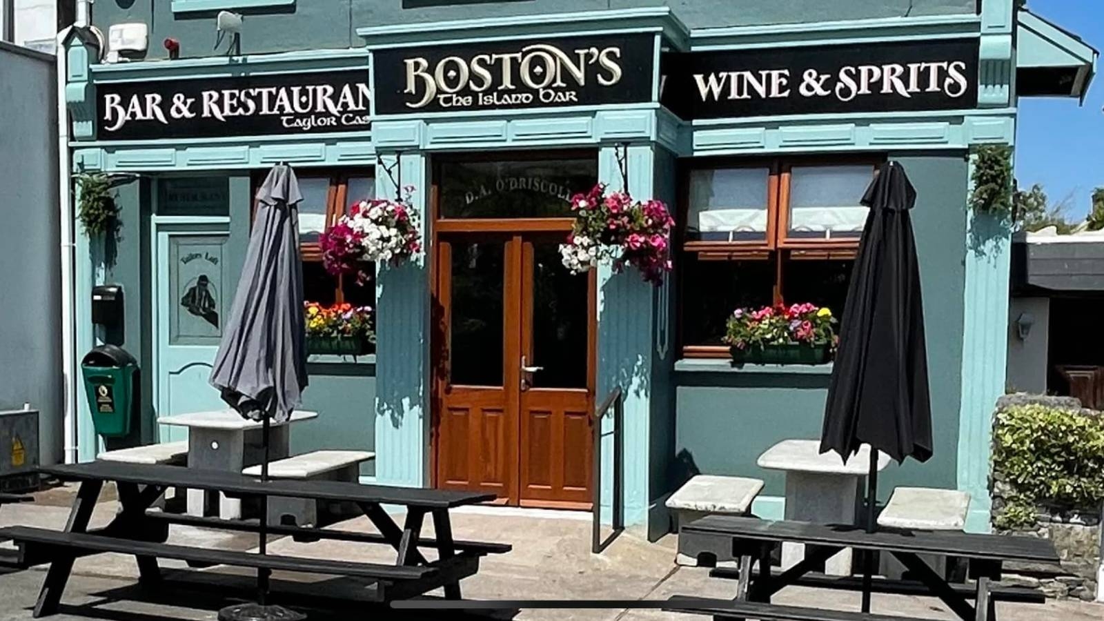 Boston's Bar