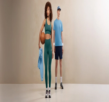 A young woman and men standing and wearing trainers, sneakers from New Balance. 