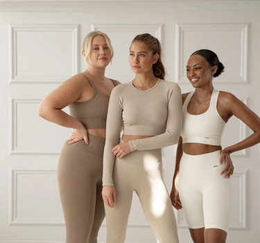 Tre tjejer med Aim'n-träningsset