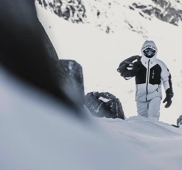 Sail Racing man med skidutrustning