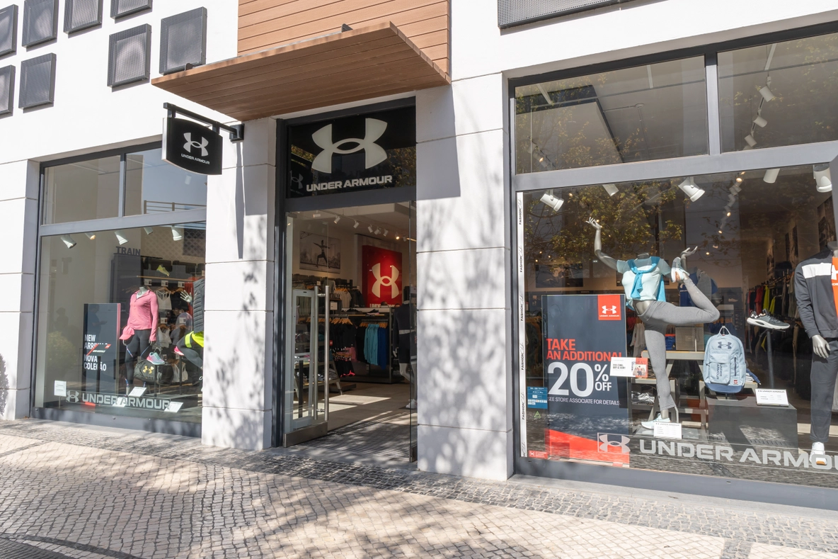 Under Armour, Large selection of outlet fashion styles