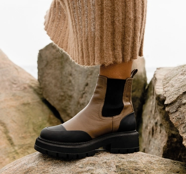 Scorett brun känga med hög sula