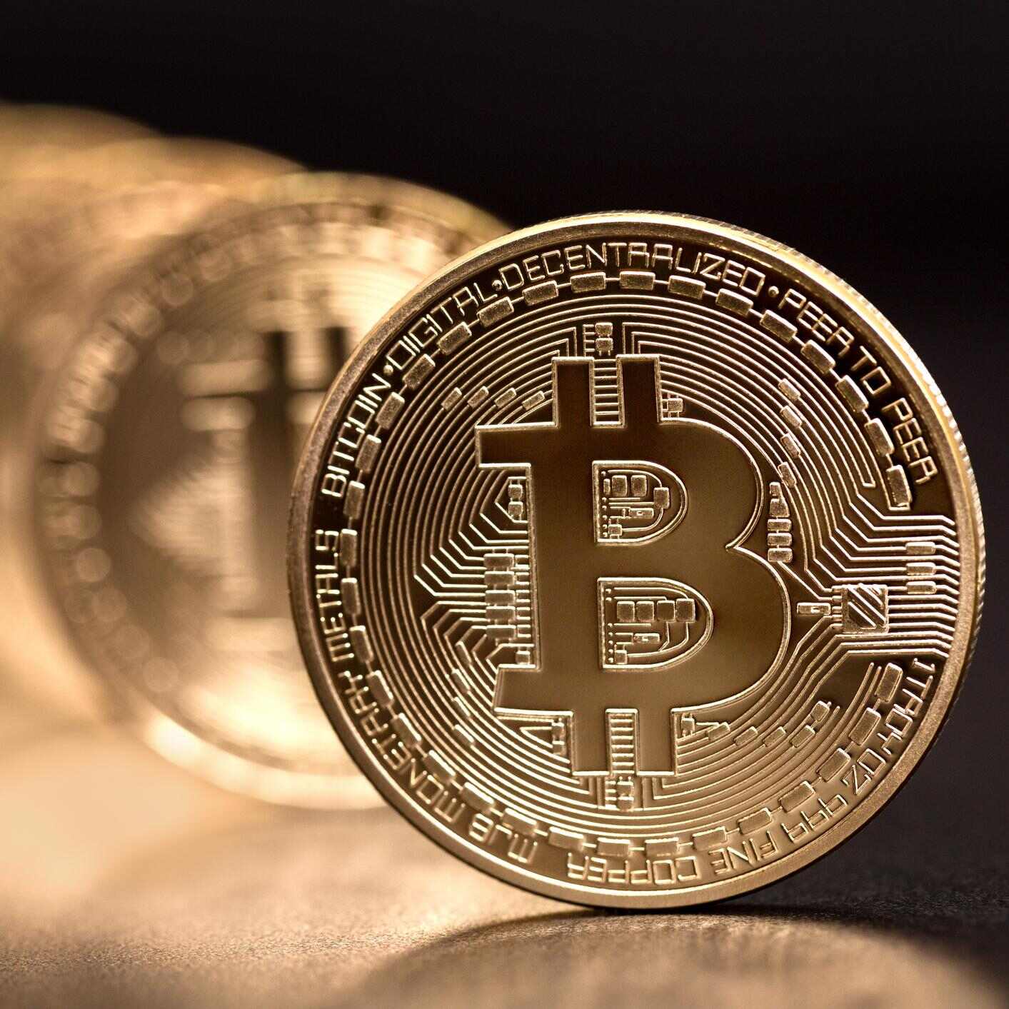 Bitcoin Reclaims $80K: Institutions Buy, Shorts Bail — Two Risks Could Derail