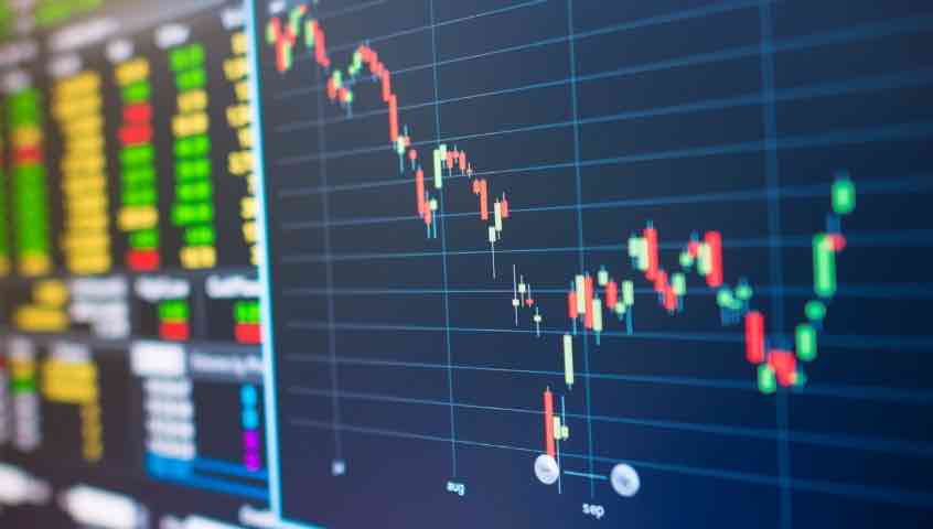 What are the potential risk of EA trading?