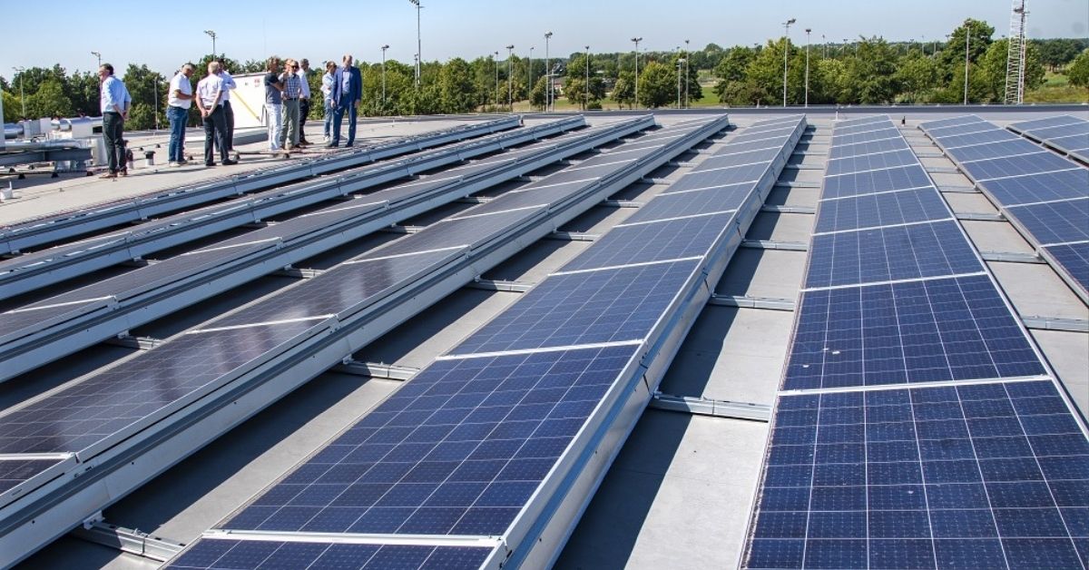 Duurzame Sportaccommodatie Hilvarenbeek - Zonnepanelen op dak.jpg