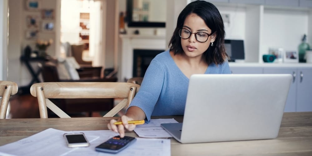 Woman setting up a single person mortgage on her laptop