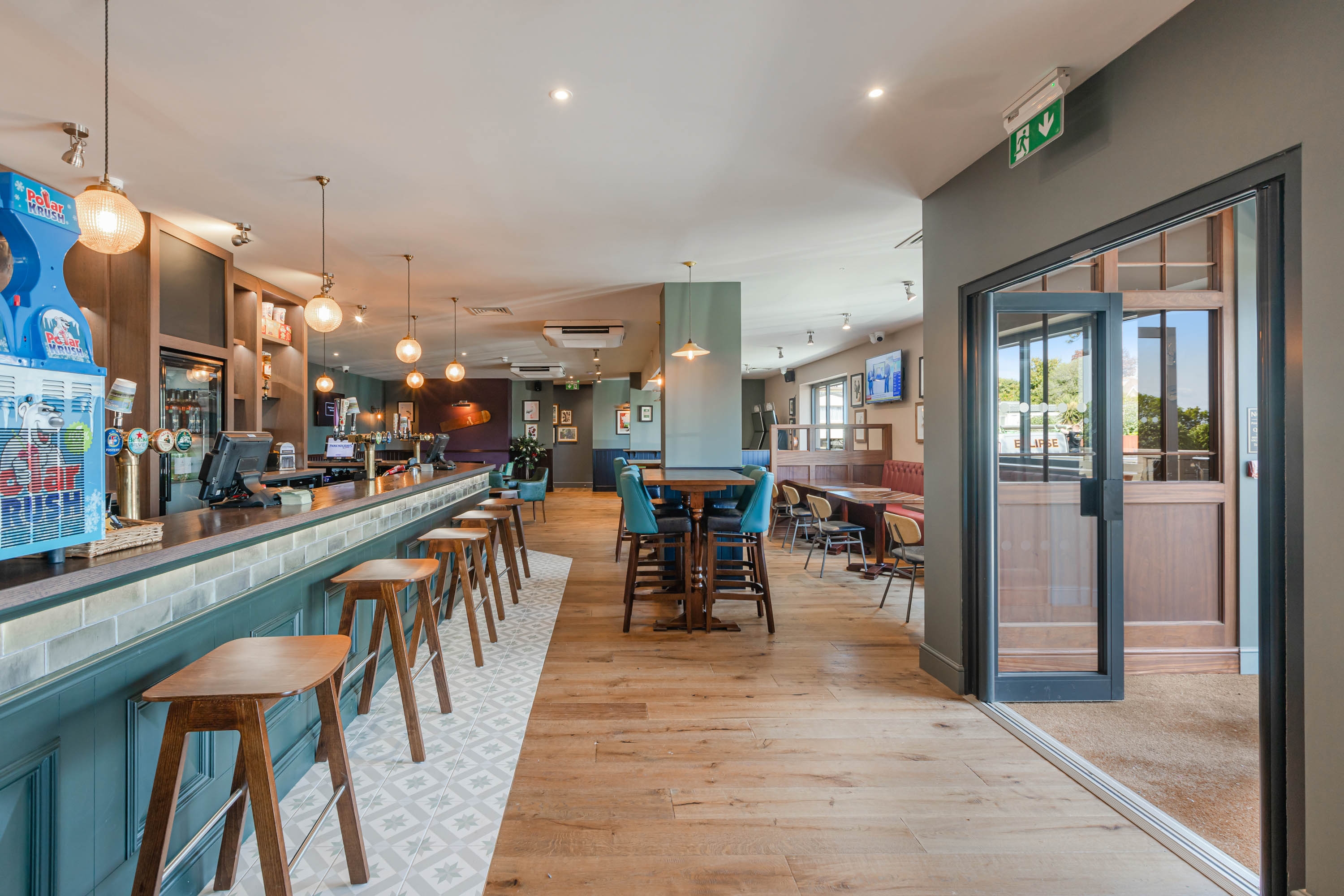 Restaurant/bar area