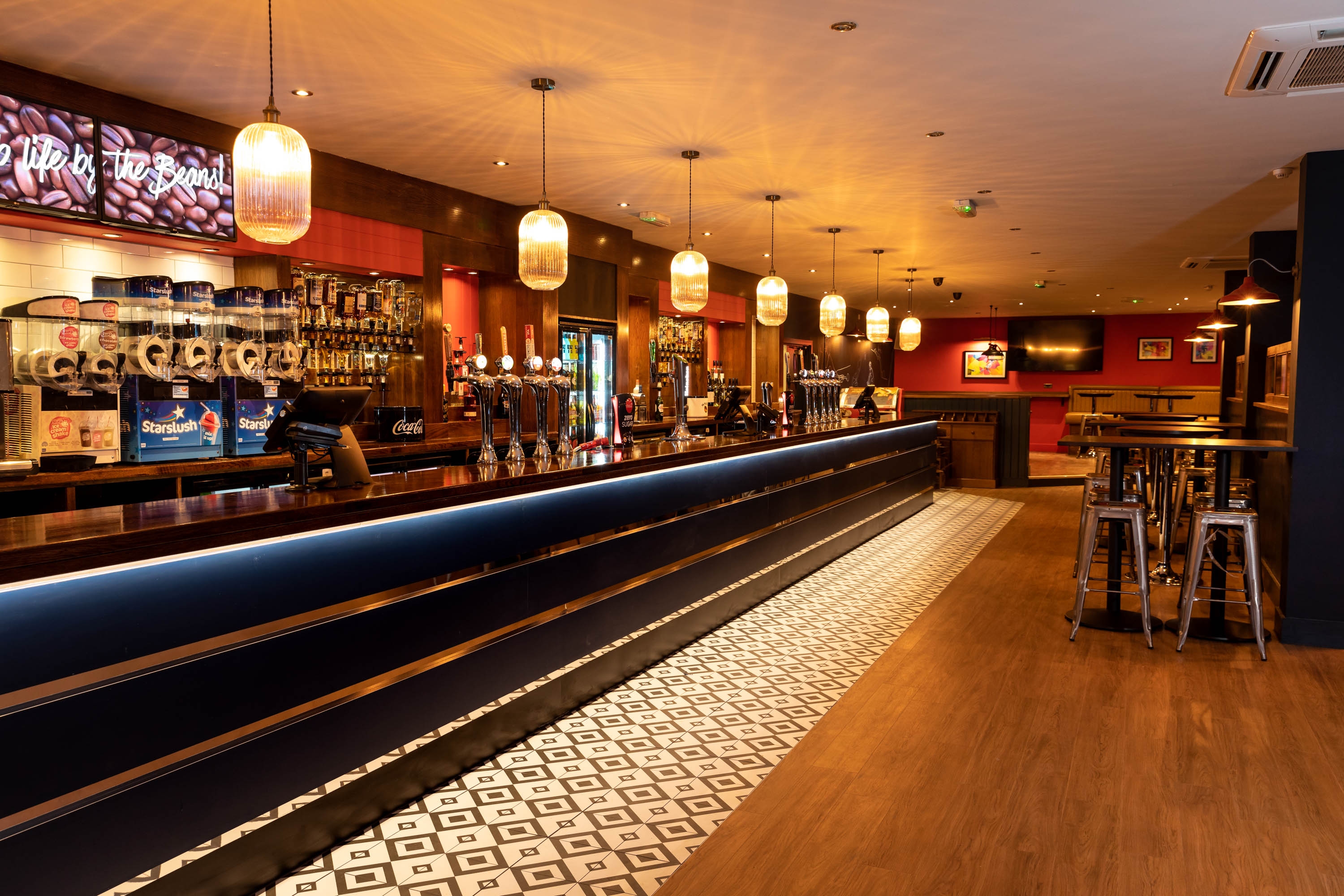Restaurant & bar