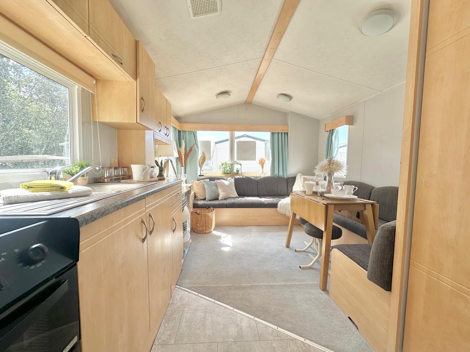 Willerby Magnum 2010 (Static Caravan) Accommodation in Lowestoft