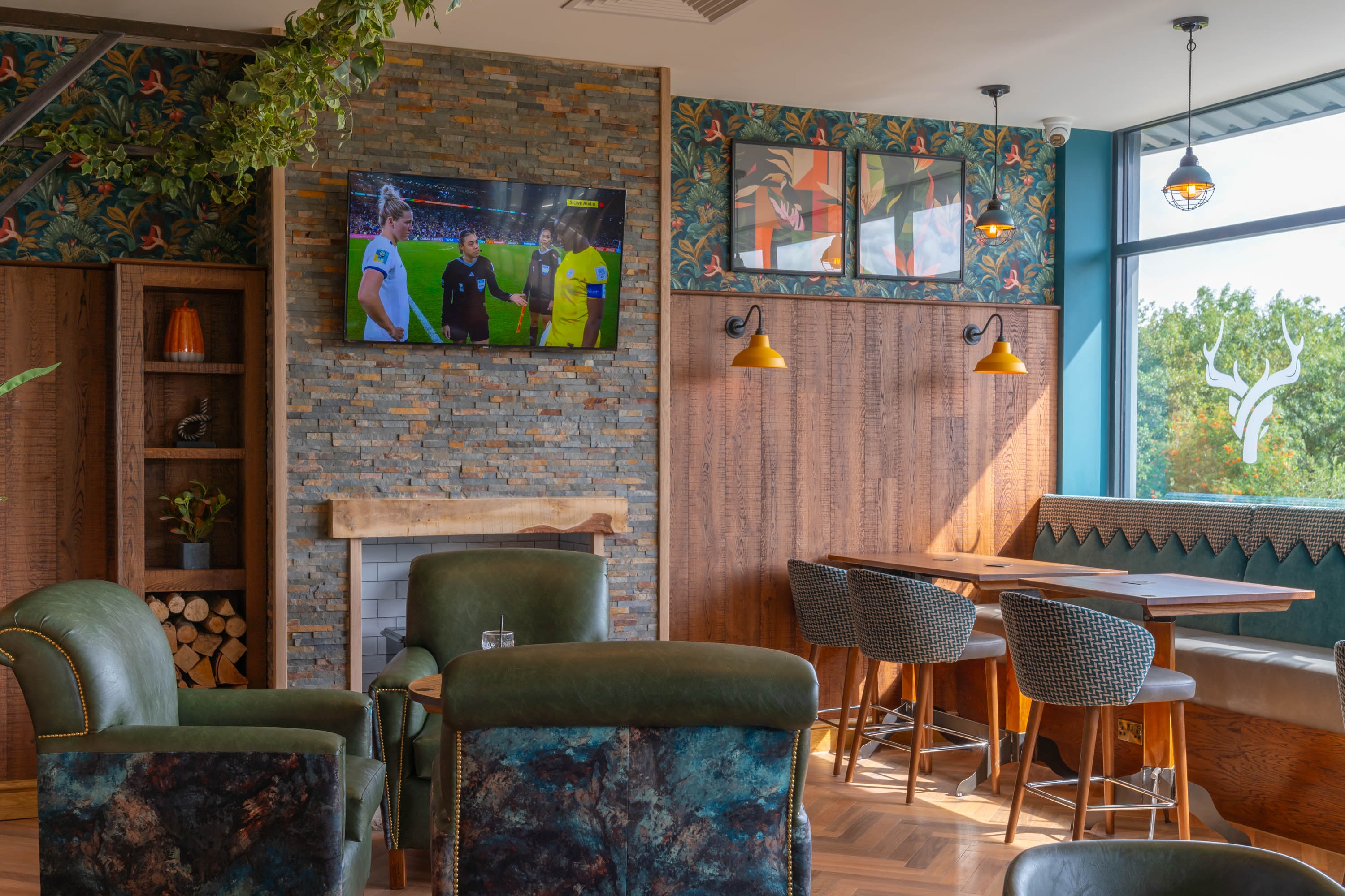 Restaurant & bar
