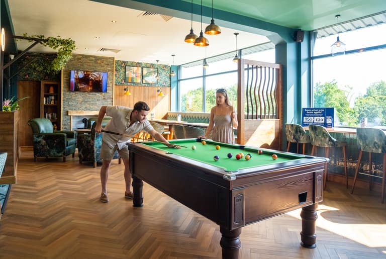 Restaurant & bar