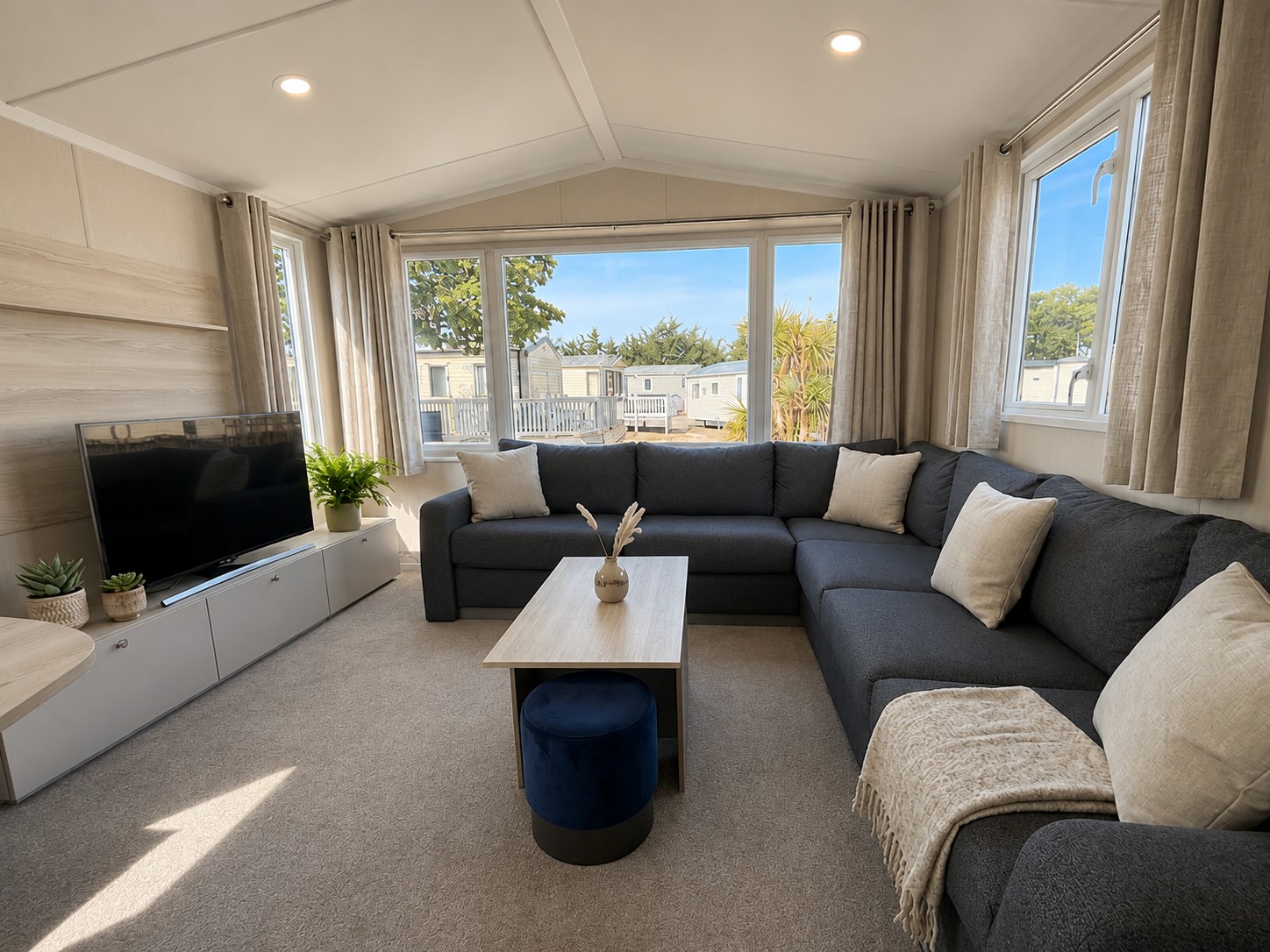 Swift Loire 2025 (Static Caravan) Accommodation in Felixstowe