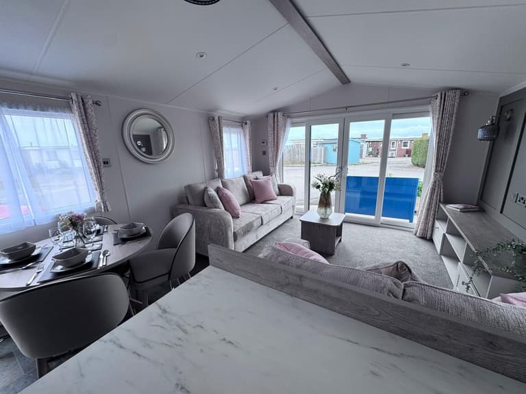 Willerby-Windbreak-2027-CAR0065714-148658642.jpeg