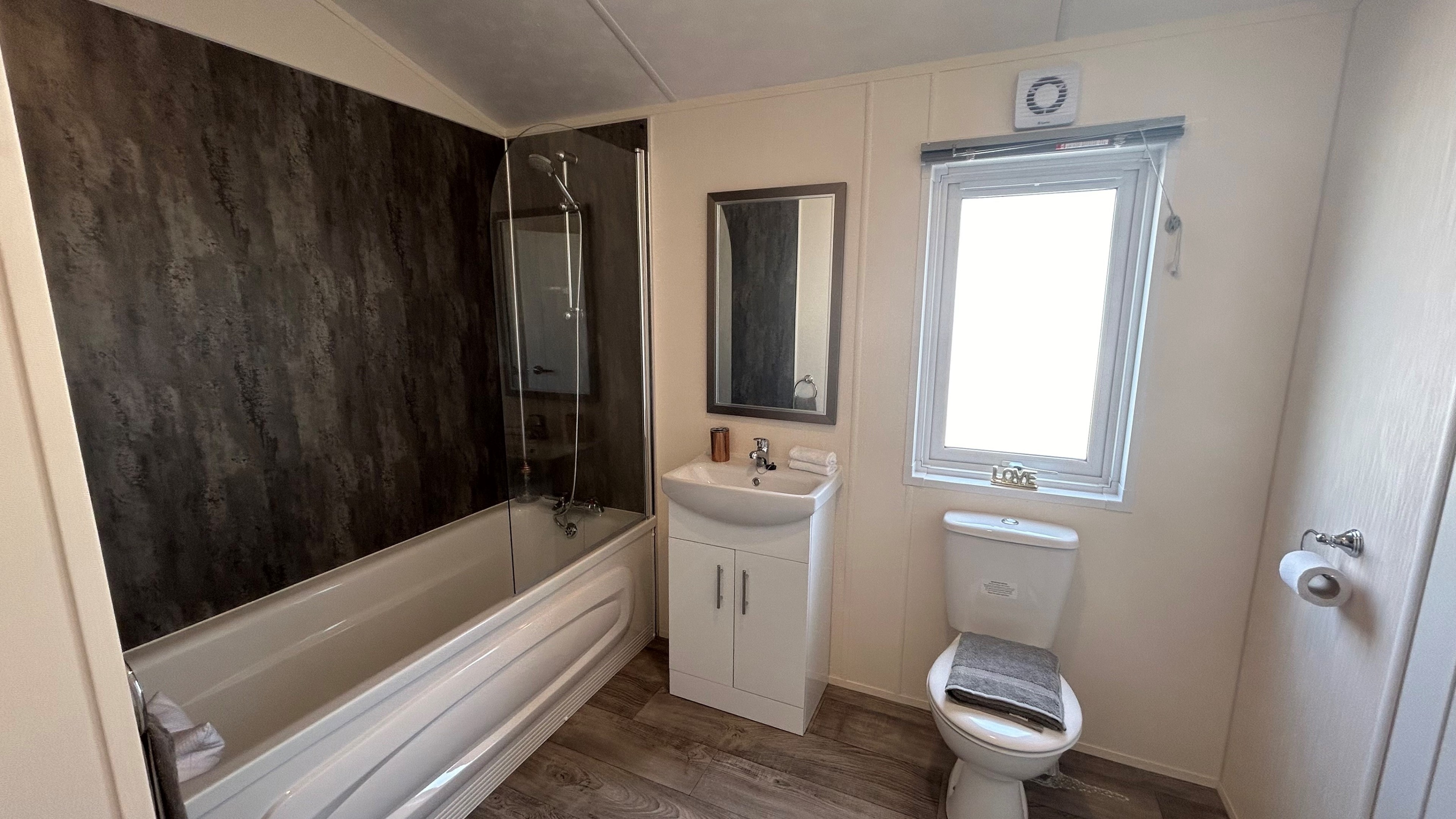 Photo of Delta Lakeside 2023 (Luxury Lodge)
